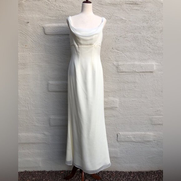 Watters & Watters Bridal Dress. Lined, Zips Up Back. NWT. Size- 6 - Picture 1 of 12